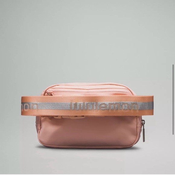 NWT Lululemon Everywhere Belt Bag 1L Worldmark Pink Mist - Picture 5 of 8